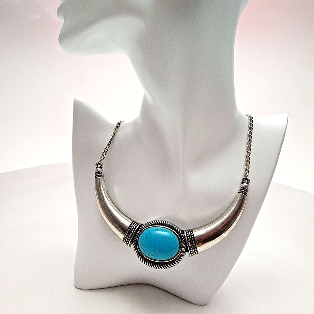 Southwestern Style Faux Turquoise Cabochon Silver Tone Bib Choker Necklace